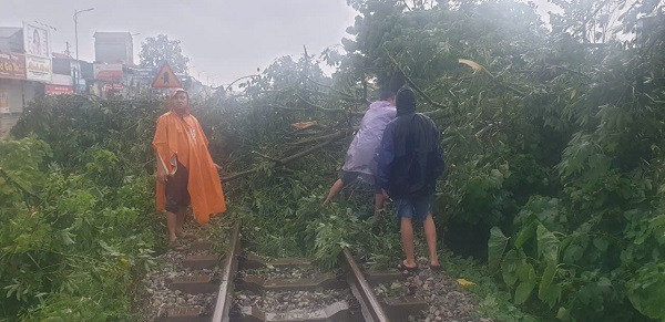 Sân bay, tàu hỏa đã hoạt động trở lại sau bão số 3 chưa?- Ảnh 3.