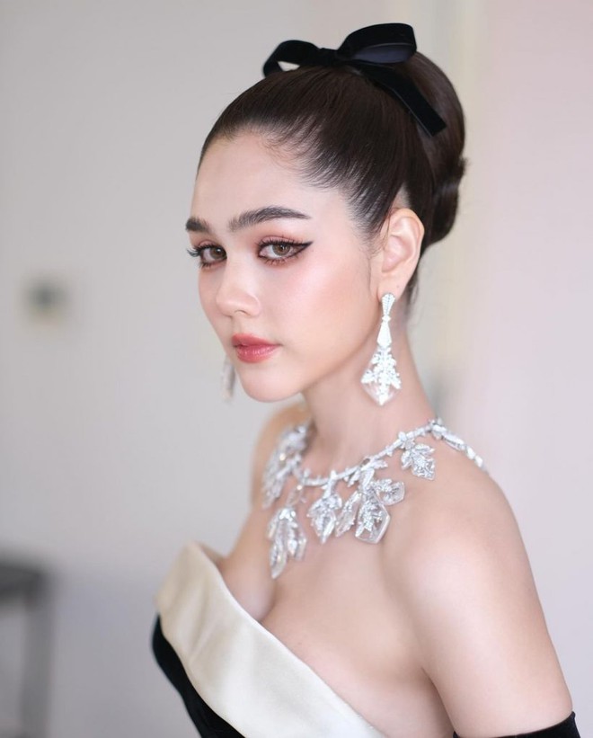 Mỹ nhân kiếm tiền giỏi nhất showbiz 20 năm chưa từng thất bại, thần thái ngút ngàn ai cũng si mê - Ảnh 2.