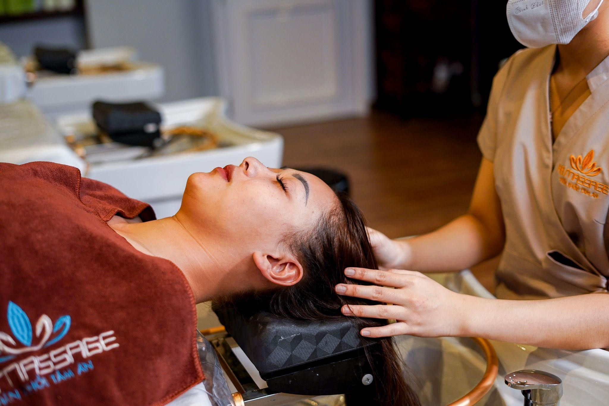 4 cách massage đầu tại nhà thư giãn chỉ sau 15 phút- Ảnh 1. 4 cách massage đầu tại nhà thư giãn chỉ sau 15 phút- Ảnh 1.