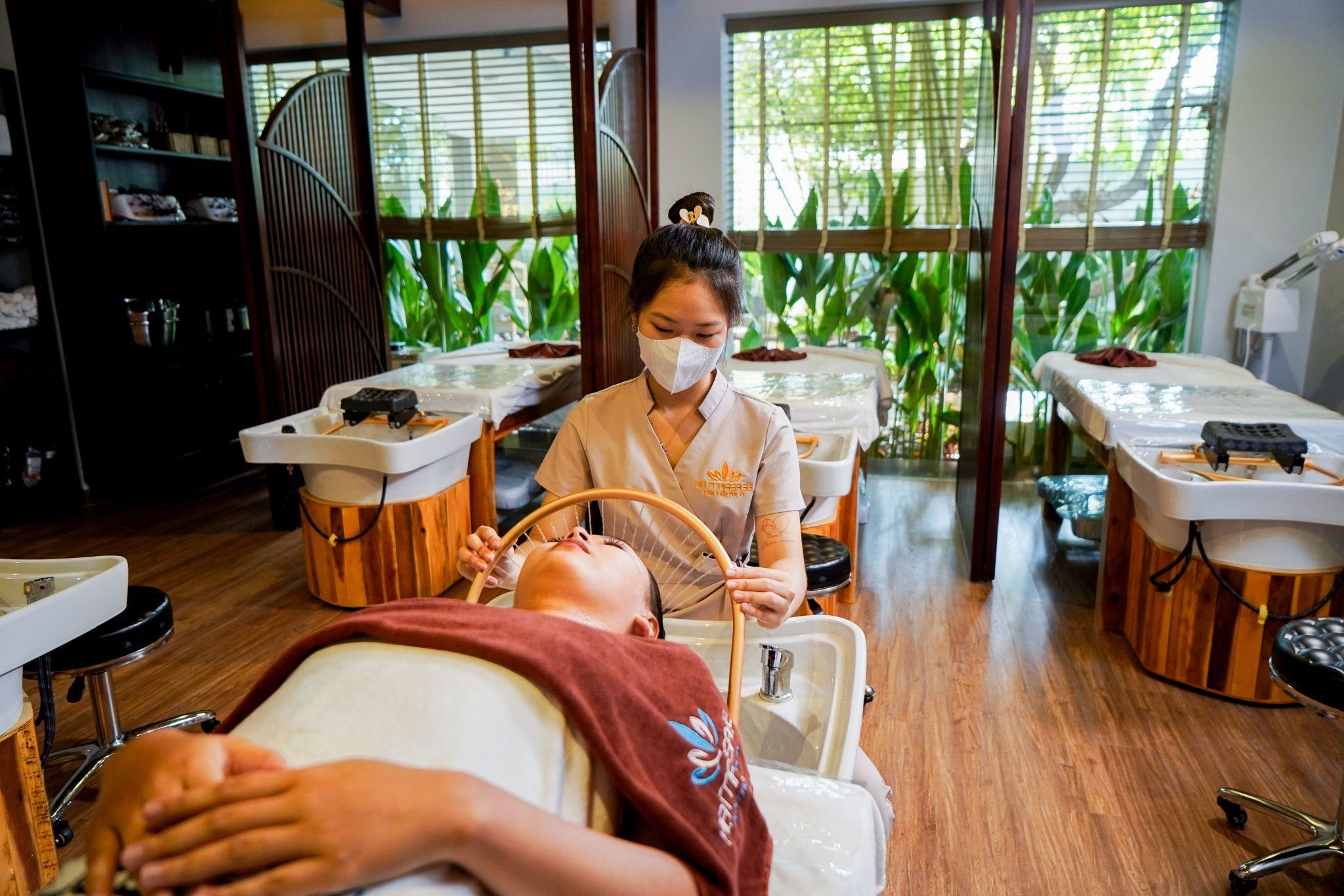 4 cách massage đầu tại nhà thư giãn chỉ sau 15 phút- Ảnh 2. 4 cách massage đầu tại nhà thư giãn chỉ sau 15 phút- Ảnh 2.