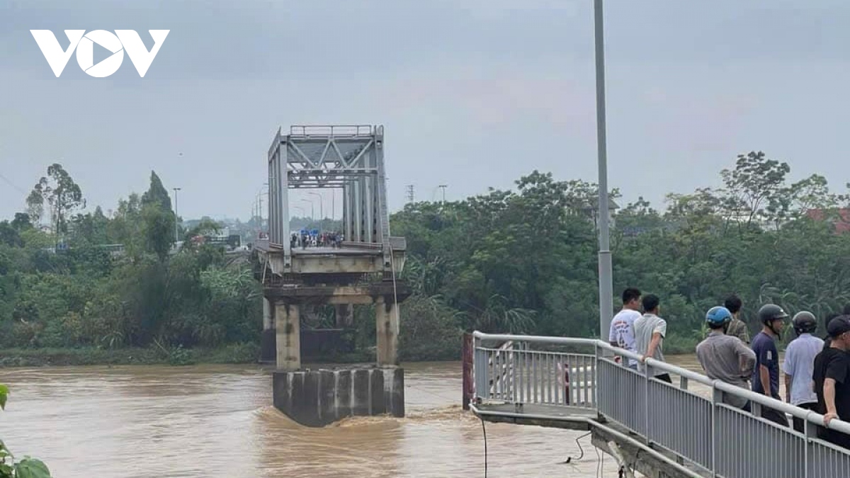 Thông tin mới nhất vụ cầu Phong Châu bất ngờ sập - Ảnh 2.