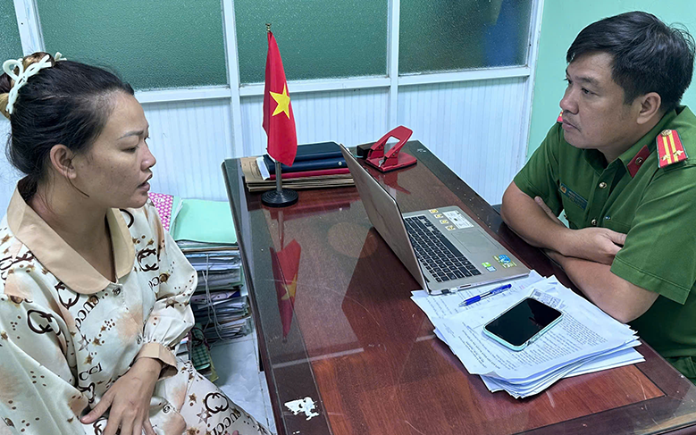 Bắt khẩn cấp người phụ nữ đánh nhân viên gác chắn tàu gãy xương mũi