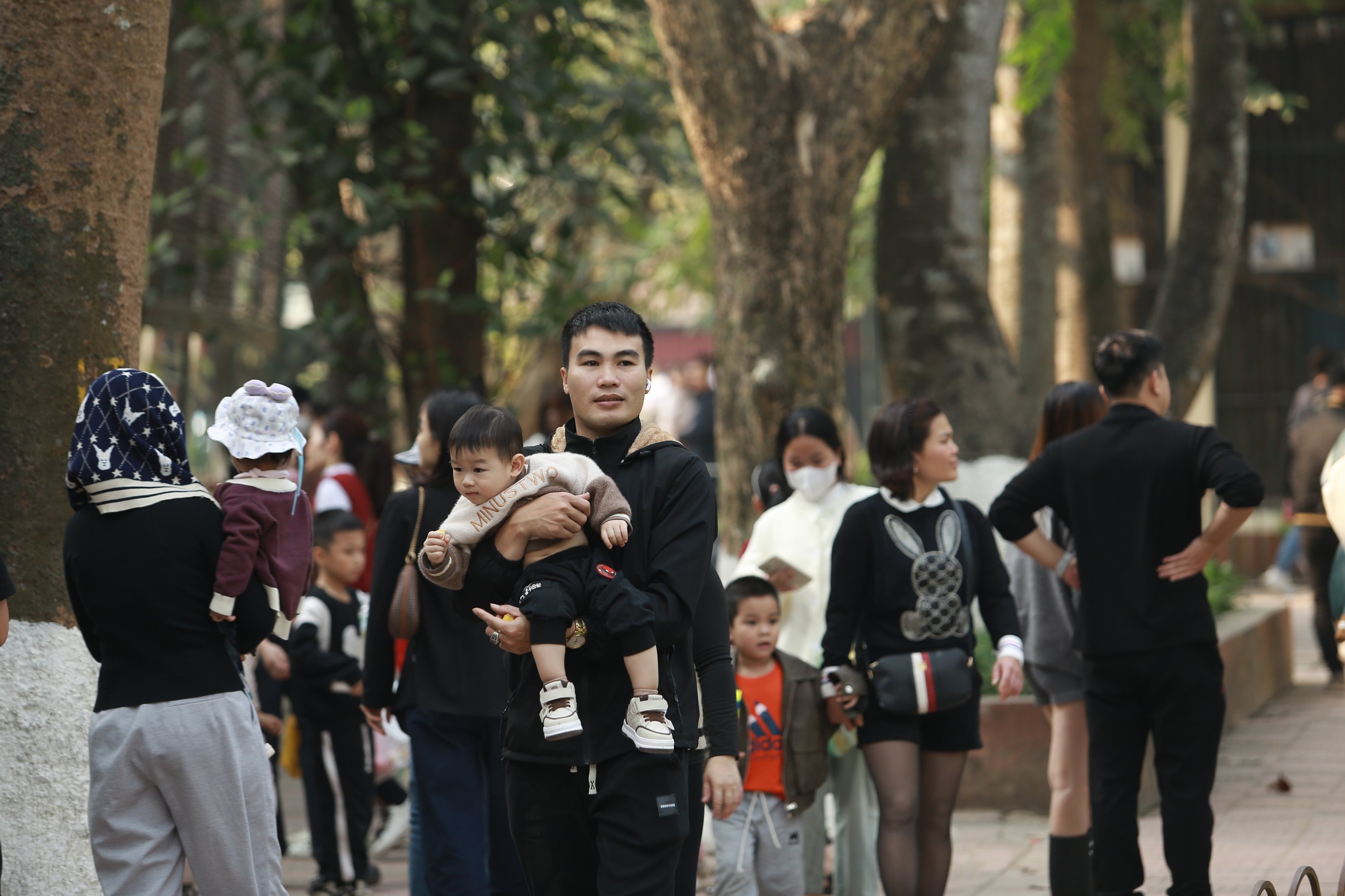 Vườn thú Hà Nội thu hút hàng chục nghìn người trong ngày nghỉ Tết Dương lịch 2025- Ảnh 3.