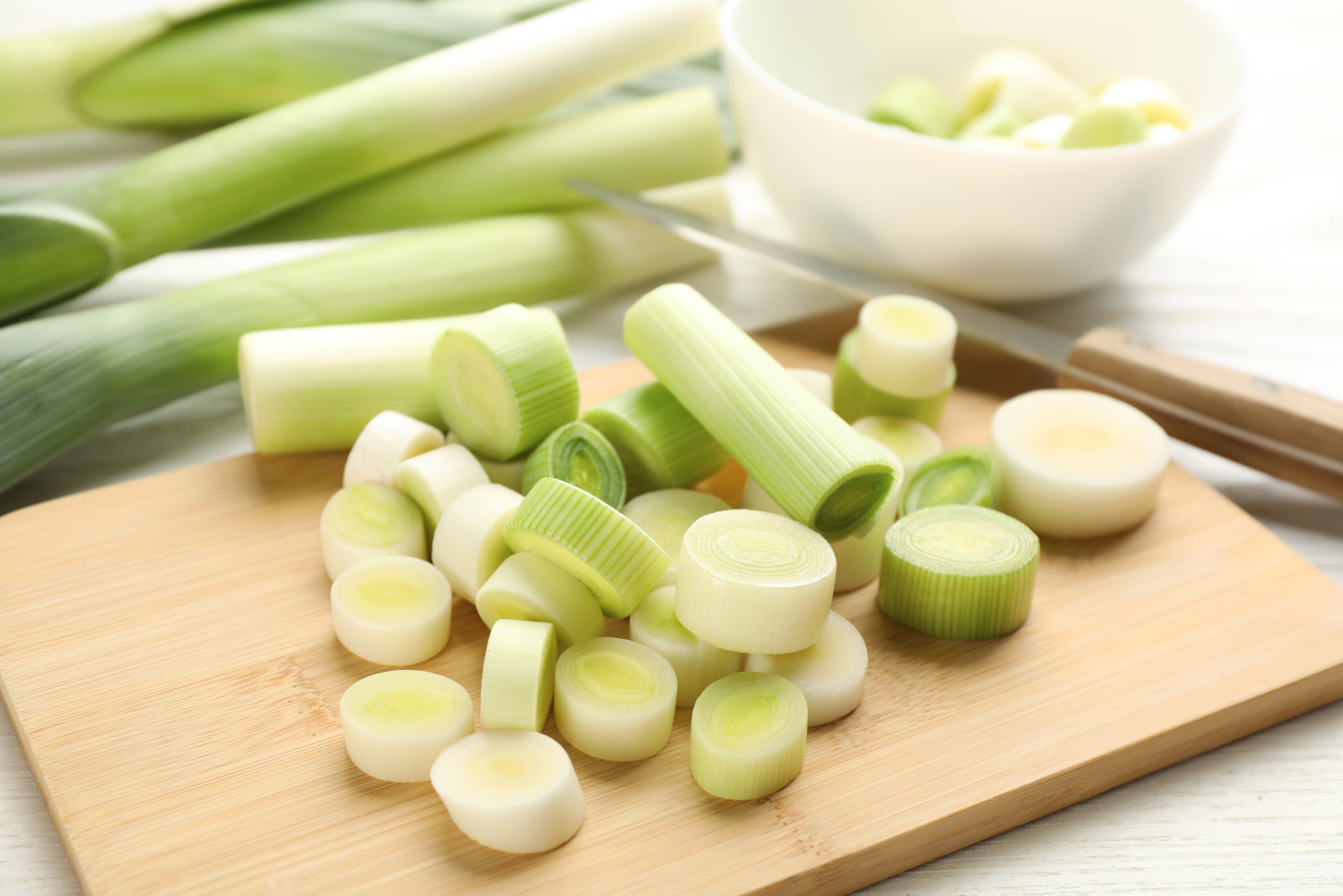 leeks-cutting-board-1736640324254-17366403246002055803043.jpg