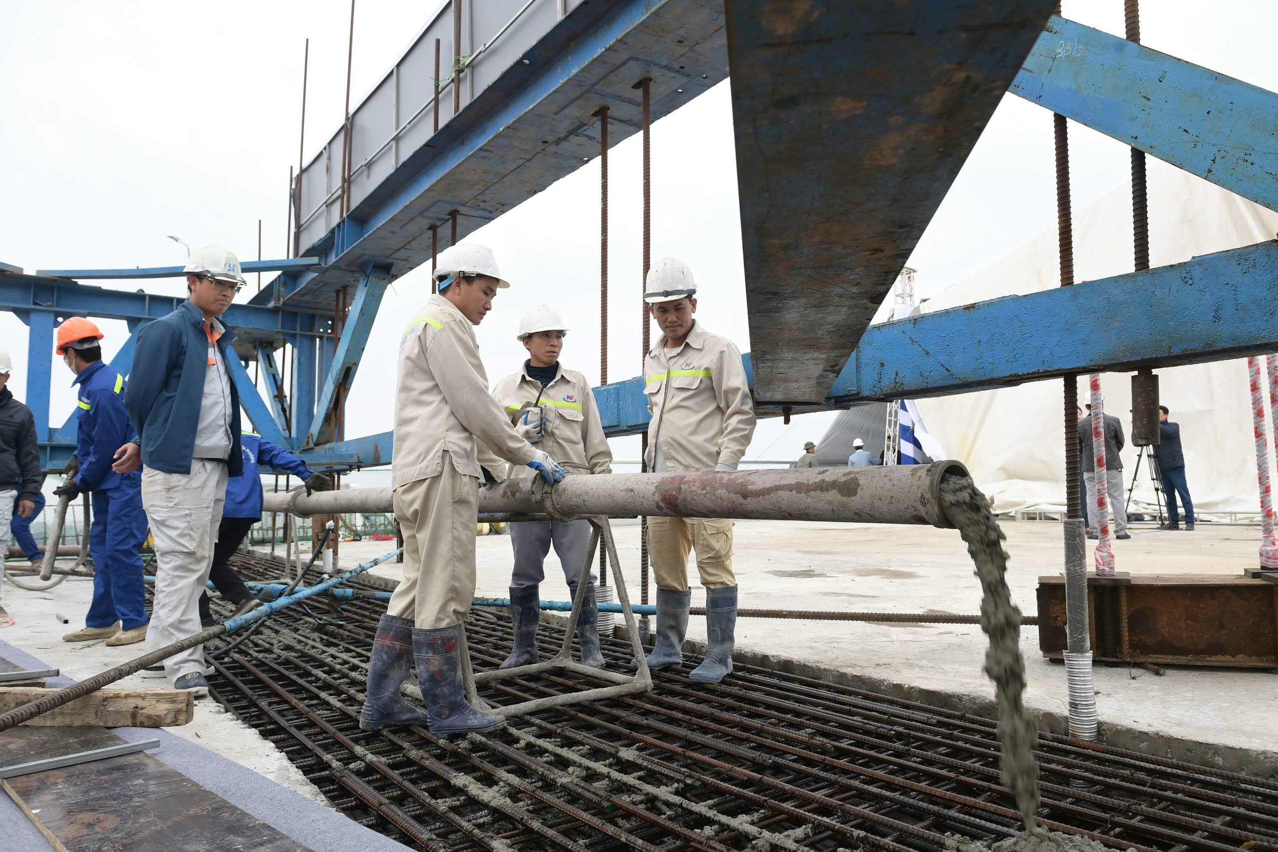 Cầu Lạc Quần ở Nam Định mới hợp long có gì đặc biệt? - Ảnh 2.