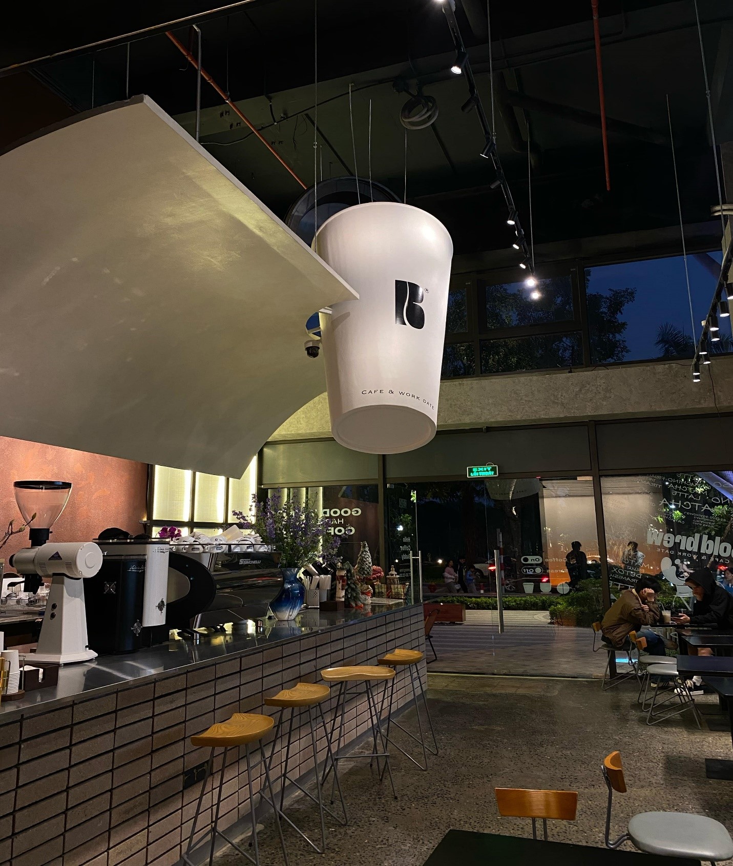 Top 3 quán cafe decor phong cách Châu Âu đang làm điên đảo giới trẻ hiện nay- Ảnh 3.