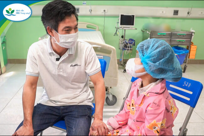 Bé gái 12 tuổi ở Bắc Giang hồi sinh nhờ ghép thận sau khi bị suy thận giai đoạn cuối- Ảnh 2.