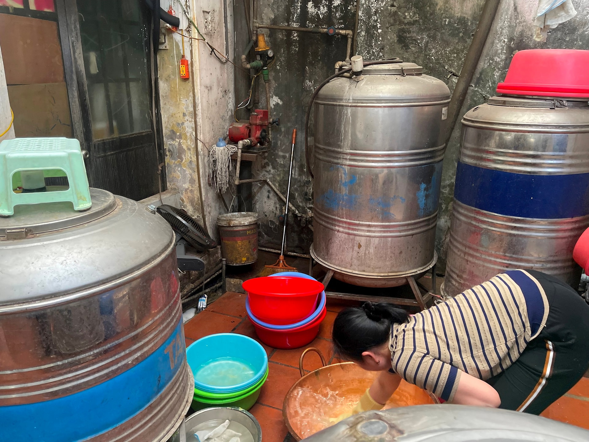 Bảo vệ người tiêu dùng an toàn thực phẩm trong Tết Nguyên đán Bính Ngọ 2026 - Ảnh 2. Bảo vệ người tiêu dùng an toàn thực phẩm trong Tết Nguyên đán Bính Ngọ 2026 - Ảnh 2.