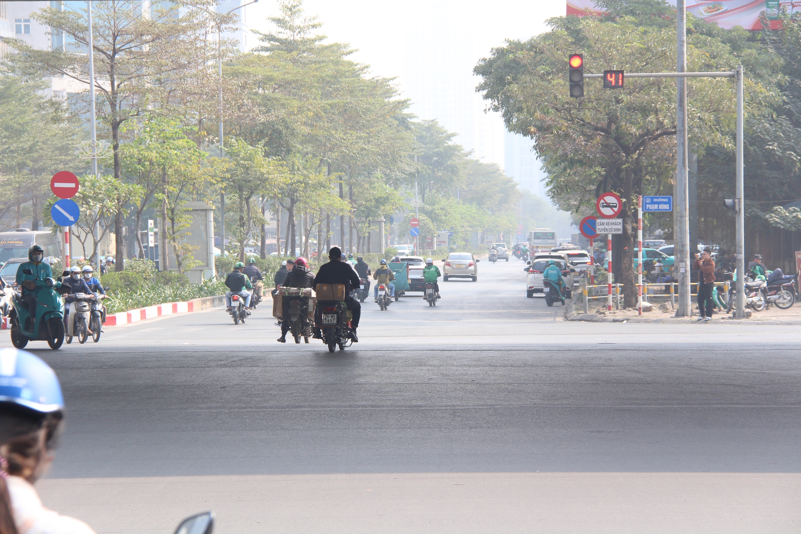 Mực phạt khi vượt đèn đỏ tăng cao nhưng nhiều trường hợp ở Hà Nội vẫn vi phạm - Ảnh 18.