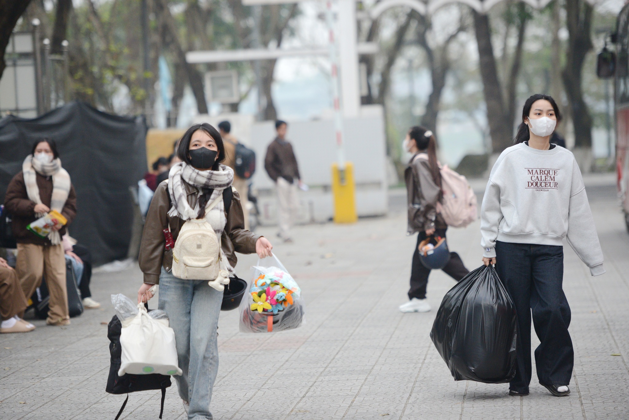 Ấm áp chuyến xe yêu thương đưa hàng trăm sinh viên về quê đón Tết - Ảnh 3.