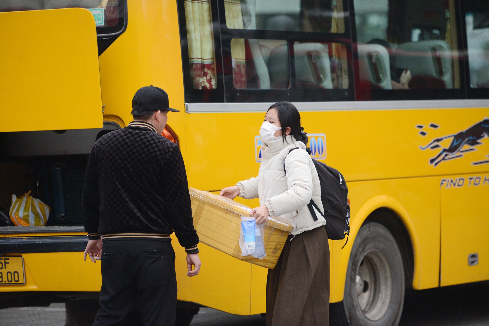 Ấm áp chuyến xe yêu thương đưa hàng trăm sinh viên về quê đón Tết - Ảnh 4.