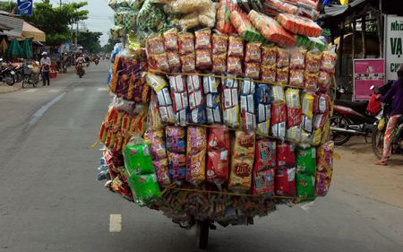 Quy định mới nhất về mức phạt xe m&aacute;y chở h&agrave;ng cồng kềnh năm 2026, người vi phạm c&oacute; thể mất đến 14 triệu đồng - Ảnh 2.