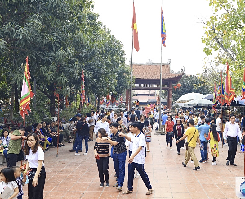Đạo diễn Linh Nguyễn mời danh ca Giao Linh biểu diễn Lễ hội La Khê – Bia Bà 2025 - Ảnh 1. Đạo diễn Linh Nguyễn mời danh ca Giao Linh biểu diễn Lễ hội La Khê – Bia Bà 2025 - Ảnh 1.