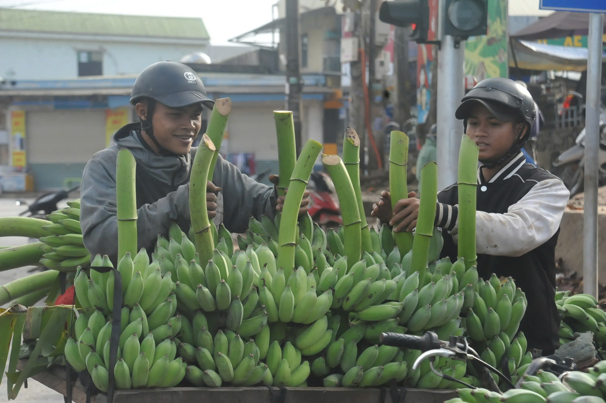 Phiên chợ đặc biệt ở vùng biên bán duy nhất một mặt hàng- Ảnh 6.