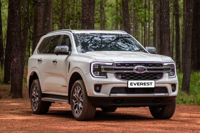 Giá lăn bánh Ford Everest mới nhất cực rẻ nhờ ưu đãi lớn, Toyota Fortuner, Hyundai Santa Fe lo sợ mất ngôi doanh số - Ảnh 2.