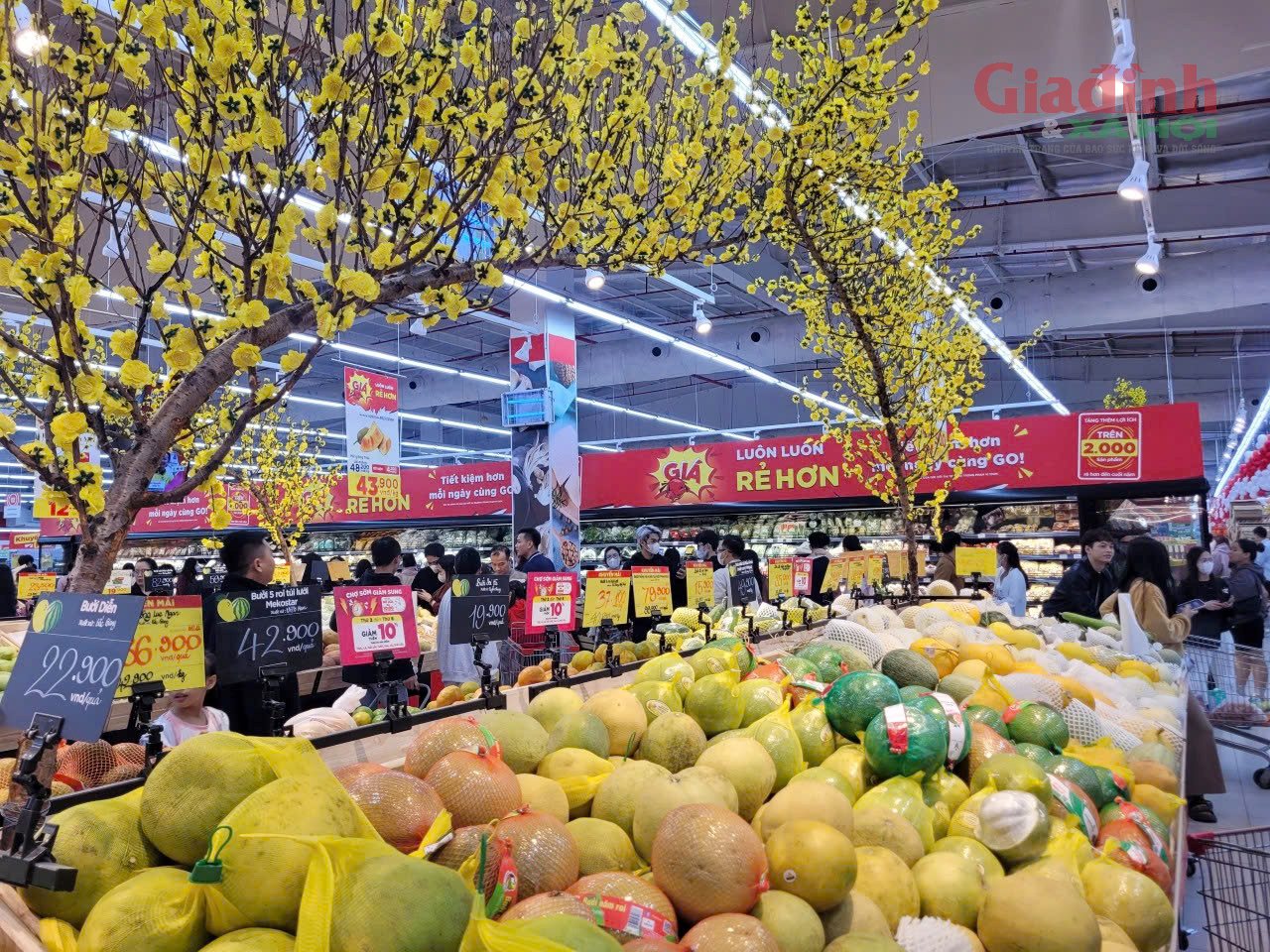 'Điểm danh' những siêu thị mở cửa phục vụ người tiêu dùng từ ngày Mồng 1 Tết Nguyên đán- Ảnh 2.