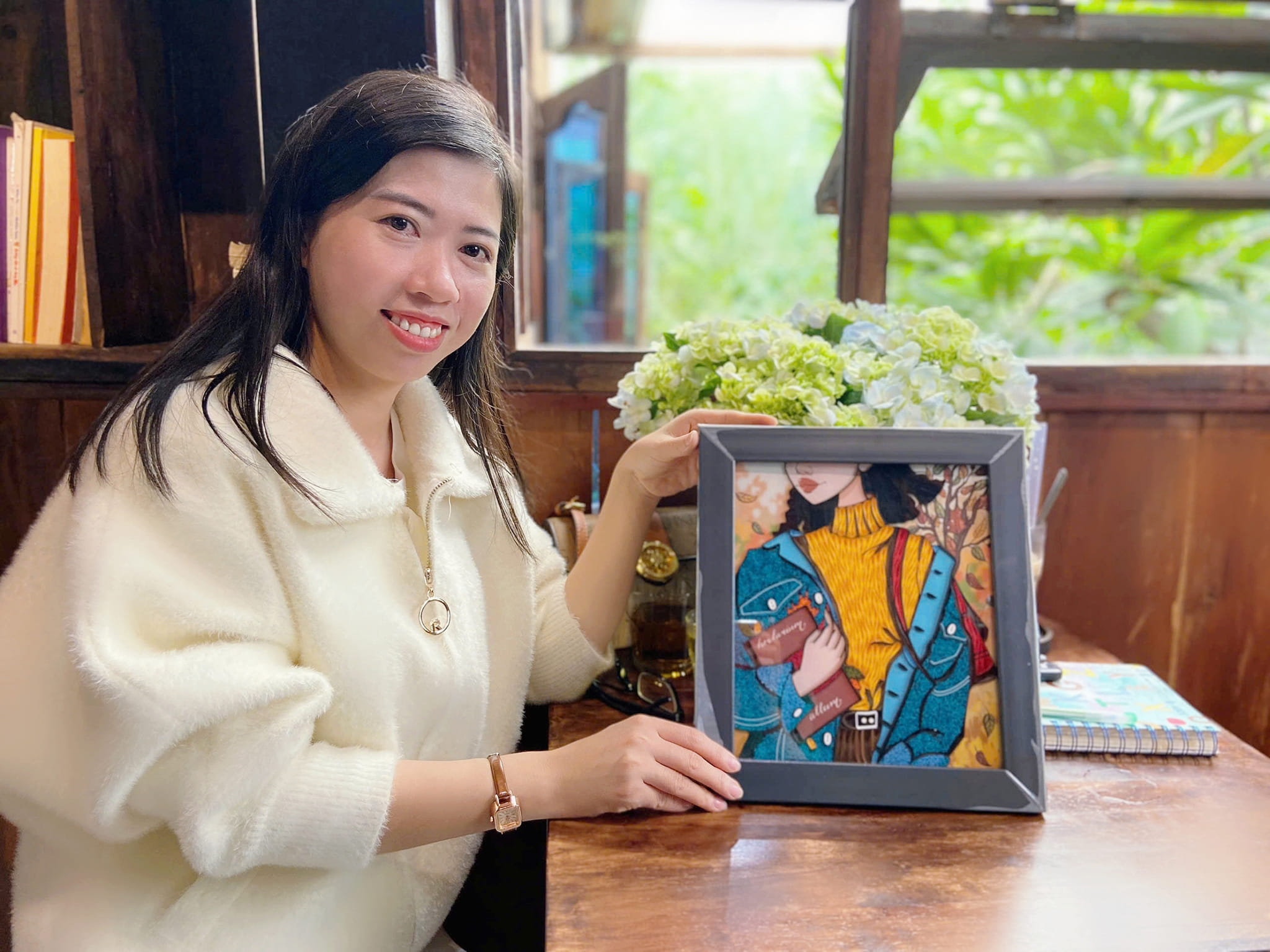 Choáng ngợp với nghệ thuật tranh xoắn giấy của mẹ đảm ở Kon Tum được ví như 'bản giao hưởng thị giác'- Ảnh 2.