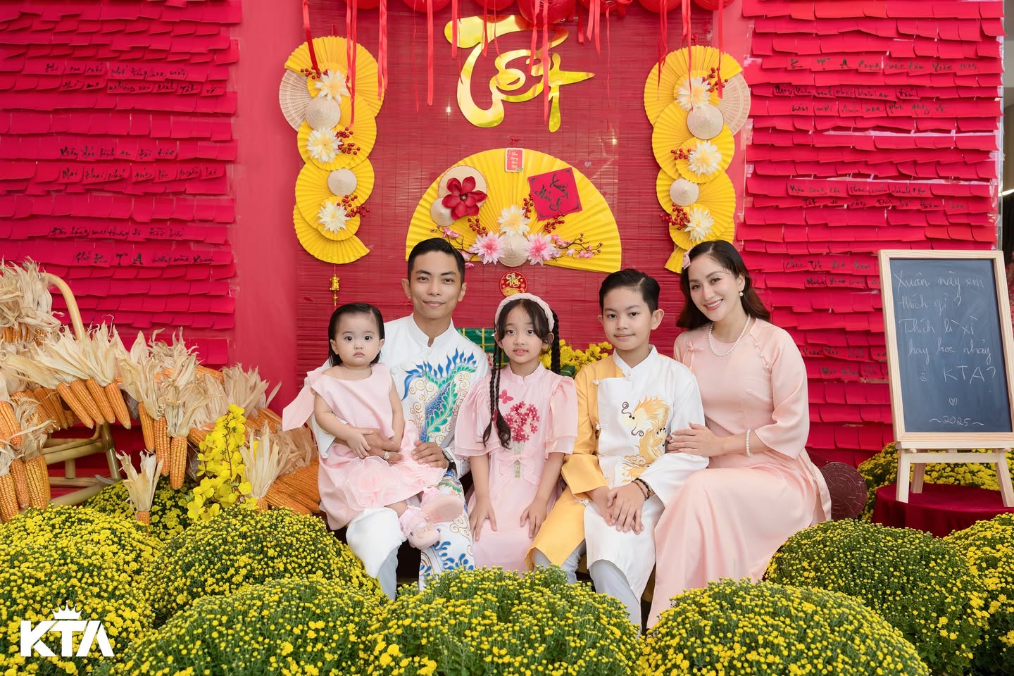 Khánh Thi khoe 'núi' hàng hiệu khiến hội chị em ghen tị 'chồng nhà người ta' - Ảnh 3.