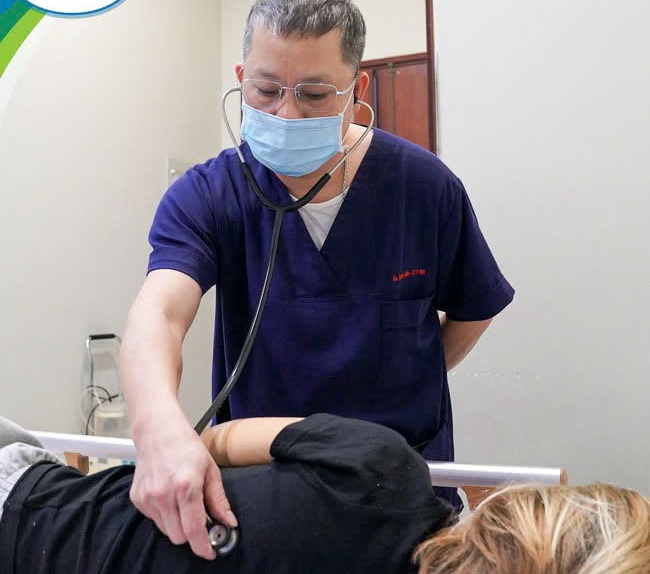 Bệnh nhi người Úc mắc sốt rét ác tính, suy đa cơ quan nguy kịch may mắn được cứu sống- Ảnh 2.