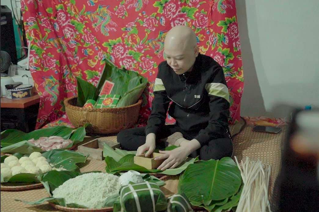 Xúc động trước hình ảnh gói bánh chưng trên giường bệnh của cô gái bị ung thư giai đoạn cuối- Ảnh 5.