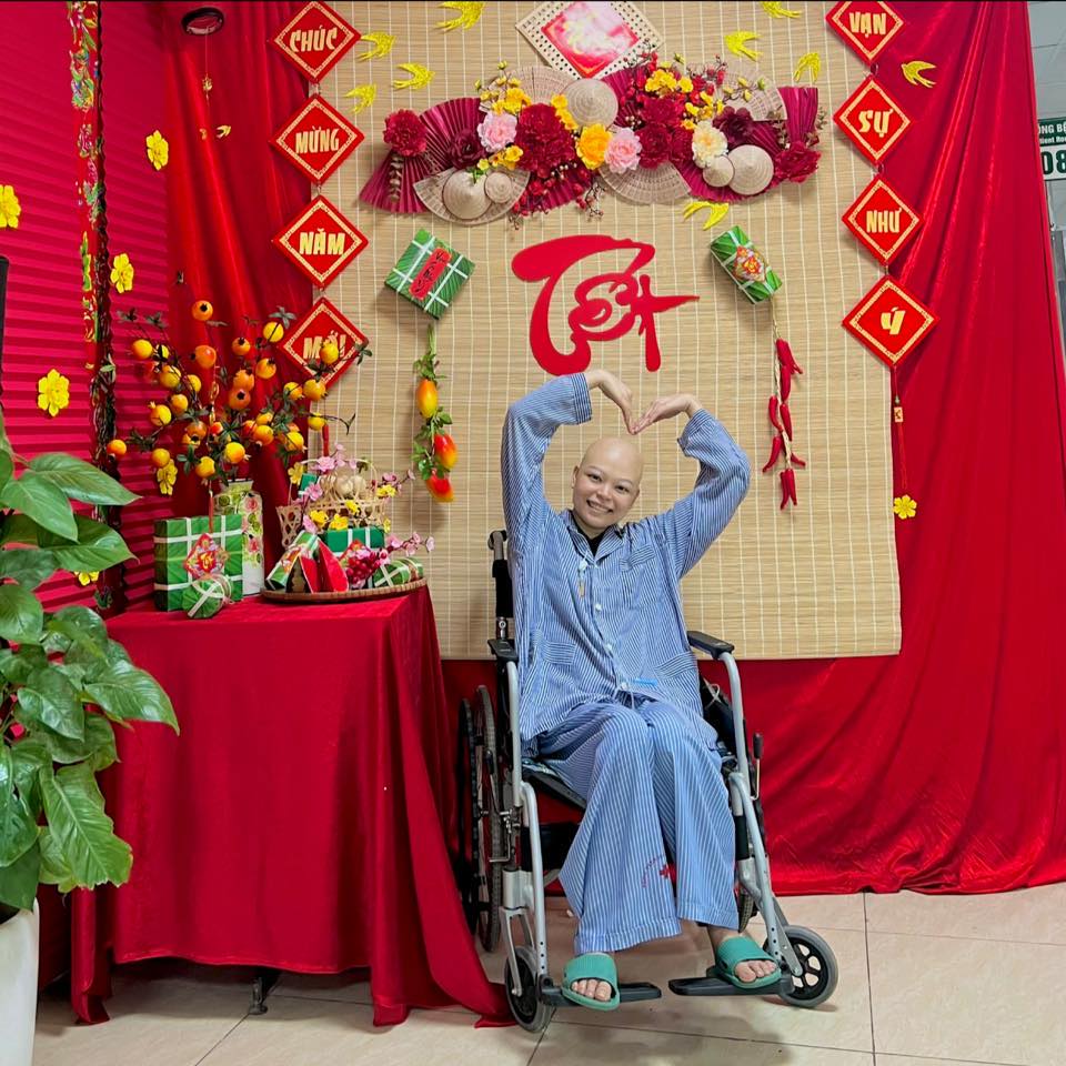 Xúc động trước hình ảnh gói bánh chưng trên giường bệnh của cô gái bị ung thư giai đoạn cuối- Ảnh 3.