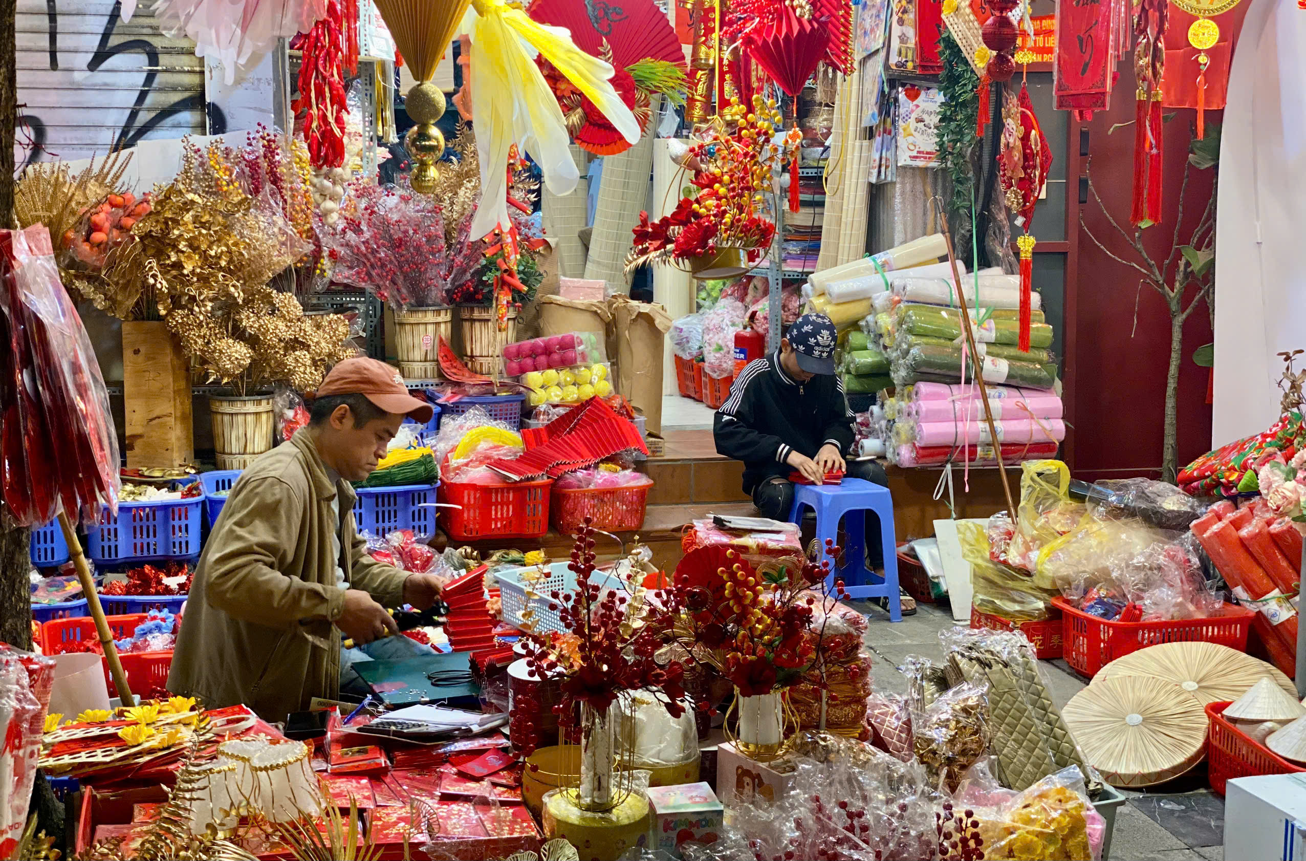 Lì xì túi mù ‘hot trend’ dịp tết Nguyên đán Giáp Tỵ 2025- Ảnh 1.