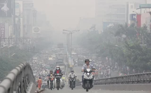 Hà Nội: Ô nhiễm không khí nghiêm trọng, cần làm gì để hạn chế nguy cơ mắc bệnh?- Ảnh 1.