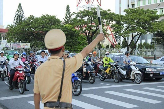 Được vượt đèn đỏ ở trường hợp này, người dân ‘không lo’ bị phạt- Ảnh 2.