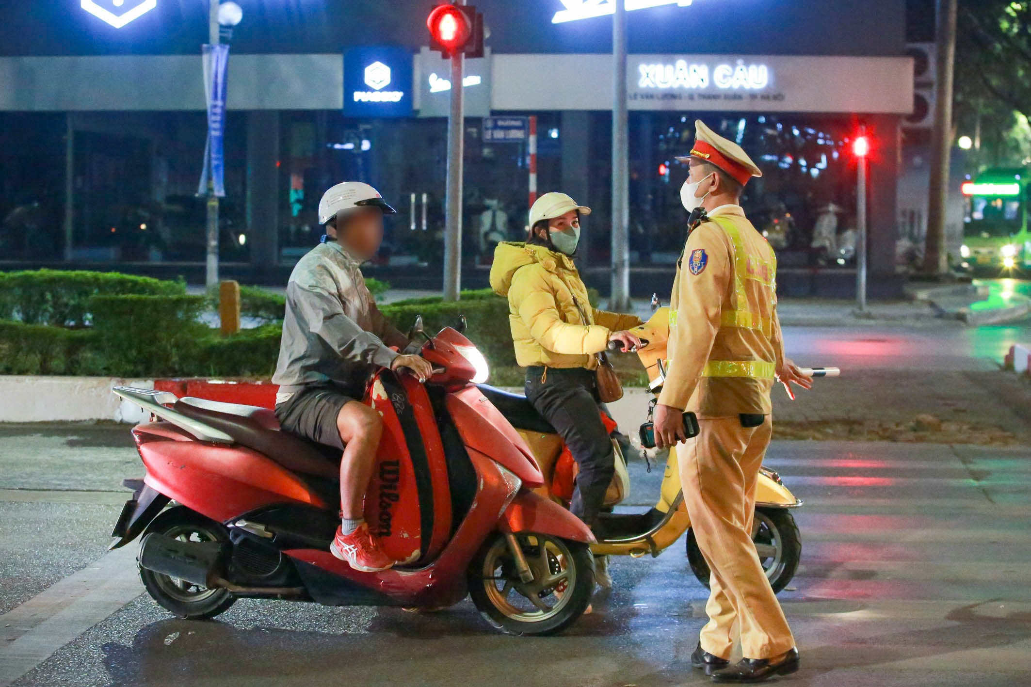 Nhiều người vẫn vi phạm nồng độ cồn, có trường hợp khoác ba lô 'bỏ về'- Ảnh 6.