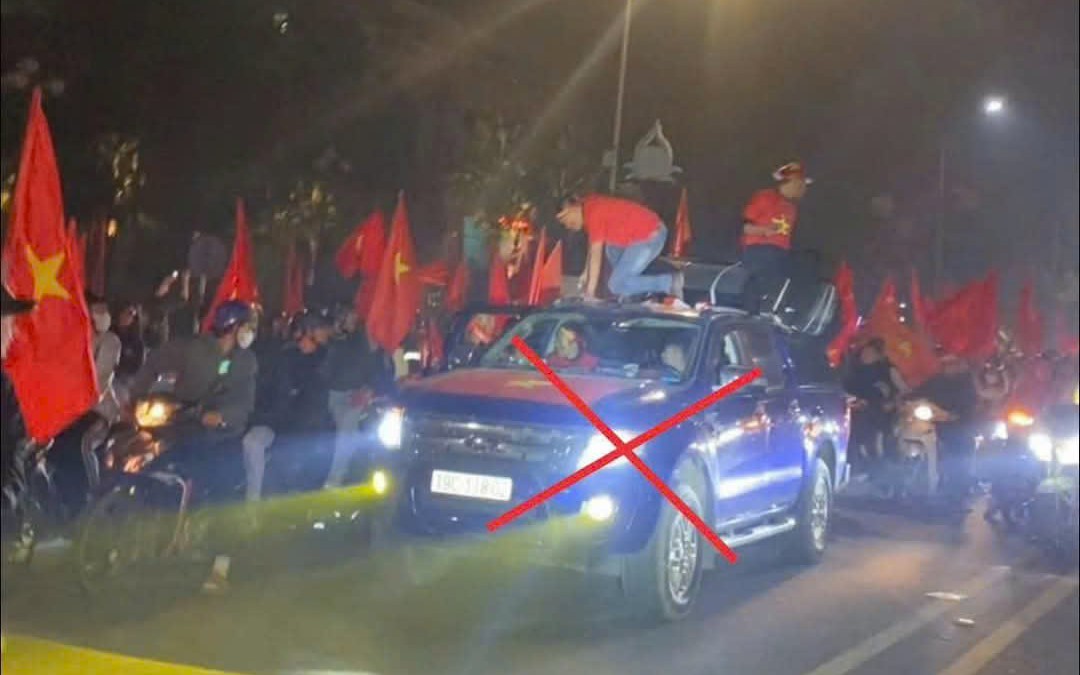 Hà Nội 'đêm không ngủ' sau chiến thắng của đội tuyển U22 Việt Nam tại SEA Games 33 - Ảnh 1. Hà Nội 'đêm không ngủ' sau chiến thắng của đội tuyển U22 Việt Nam tại SEA Games 33 - Ảnh 1.