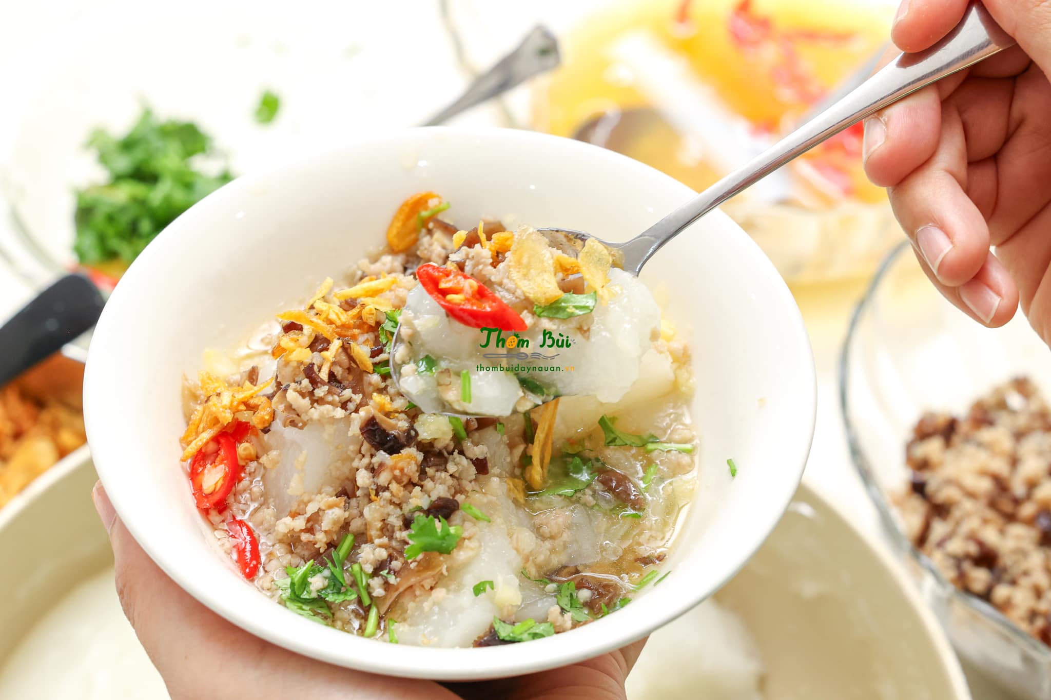 មុខម្ហូបឆ្ងាញ់ៗ និងអាហារសម្រន់រដូវស្លឹកឈើជ្រុះនៅហាណូយដែលអ្នកត្រូវតែសាកម្តង - រូបថត ៣. Top món ngon, ăn vặt mùa thu Hà Nội bạn nhất định phải thử 1 lần - Ảnh 3.