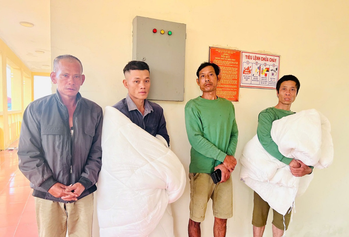 Thuyền viên thoát chết kể phút kinh hoàng khi tàu chìm, 6 người vẫn mất tích - Ảnh 2.