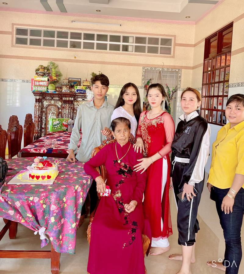 Cụ bà 90 tuổi bật khóc vì nhớ mẹ, nói 1 câu khiến con cháu nghẹn ngào - Ảnh 3.