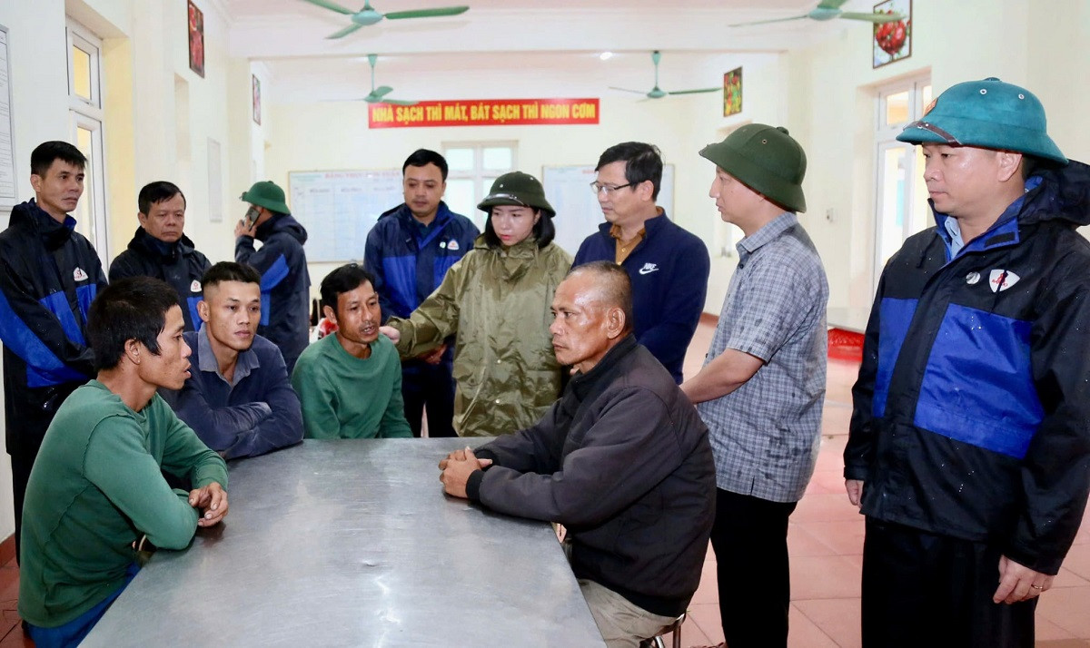 Thuyền viên thoát chết kể phút kinh hoàng khi tàu chìm, 6 người vẫn mất tích - Ảnh 1.