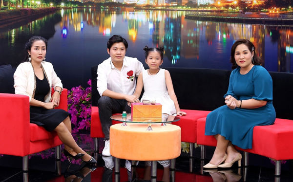 Cô con gái nuôi được nhạc sĩ Nguyễn Văn Chung dành cả 8 năm để viết tặng đến 300 bài hát là ai? - Ảnh 2.