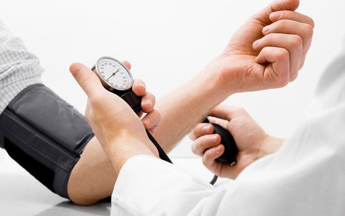 Bác sĩ nhắc nhở: Nhiều bệnh nhân tăng huyết áp vẫn đang giữ thói quen nguy hiểm này - Ảnh 2.