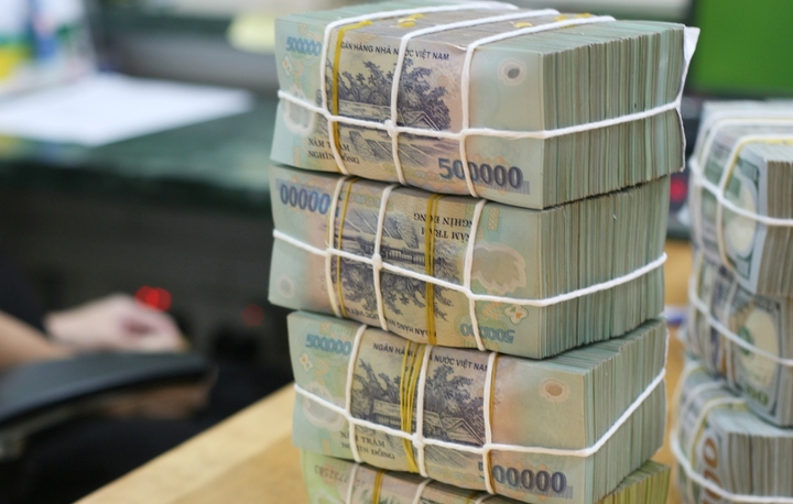 Loạt ngân hàng tăng mạnh lãi suất bằng hình thức cộng thêm ưu đãi: Gửi 300 triệu đồng vào Agribank về tay 43,2 triệu đồng - Ảnh 2.