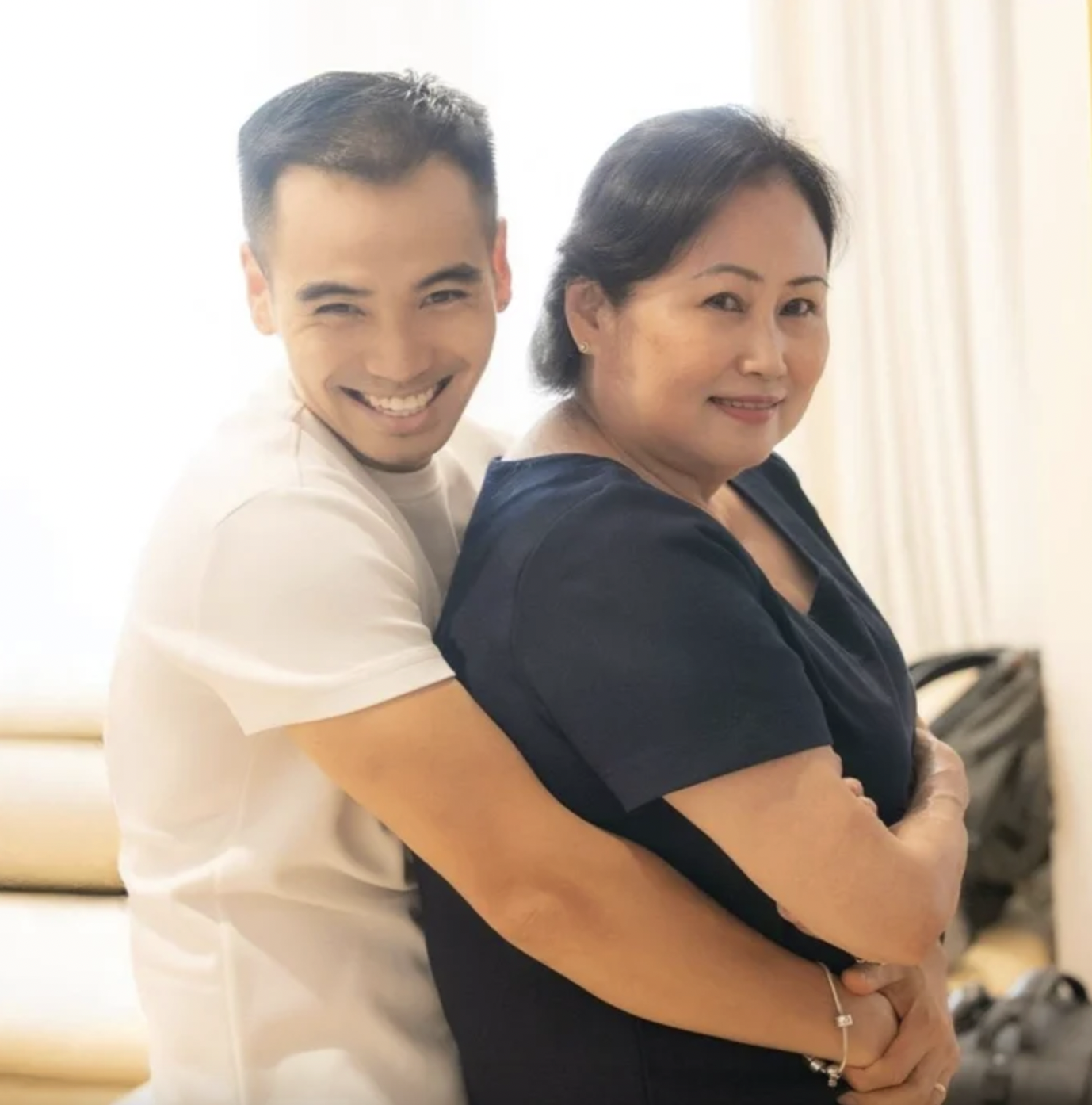 Mẹ chồng và mẹ đẻ H'Hen Niê: Những khoảnh khắc đáng nhớ bên con gái đầu lòng - Ảnh 2. Mẹ chồng và mẹ đẻ H'Hen Niê: Những khoảnh khắc đáng nhớ bên con gái đầu lòng - Ảnh 2.