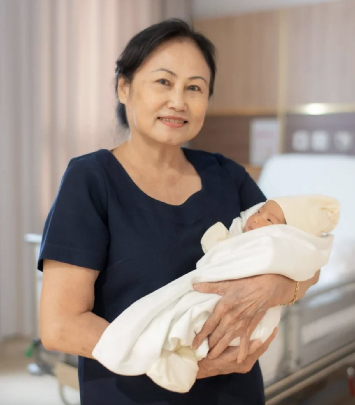 Mẹ chồng và mẹ đẻ H'Hen Niê: Những khoảnh khắc đáng nhớ bên con gái đầu lòng - Ảnh 3. Mẹ chồng và mẹ đẻ H'Hen Niê: Những khoảnh khắc đáng nhớ bên con gái đầu lòng - Ảnh 3.