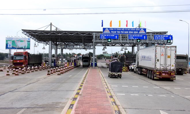 Từ hôm nay (1/10), không chuyển đổi sang tài khoản giao thông, hàng triệu ô tô sẽ không được qua trạm thu phí? - Ảnh 1.