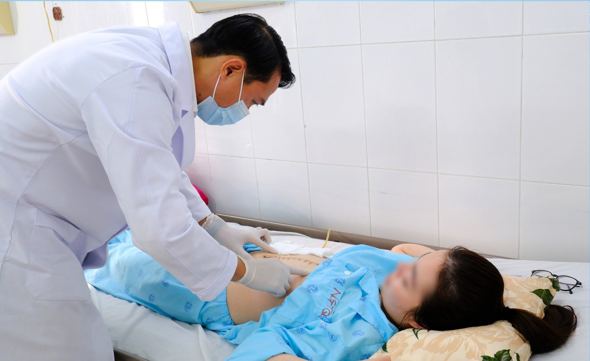 Đi khám sức khỏe định kỳ, cô gái 25 tuổi vô tình phát hiện khối u to vùng đầu tụy - Ảnh 2.