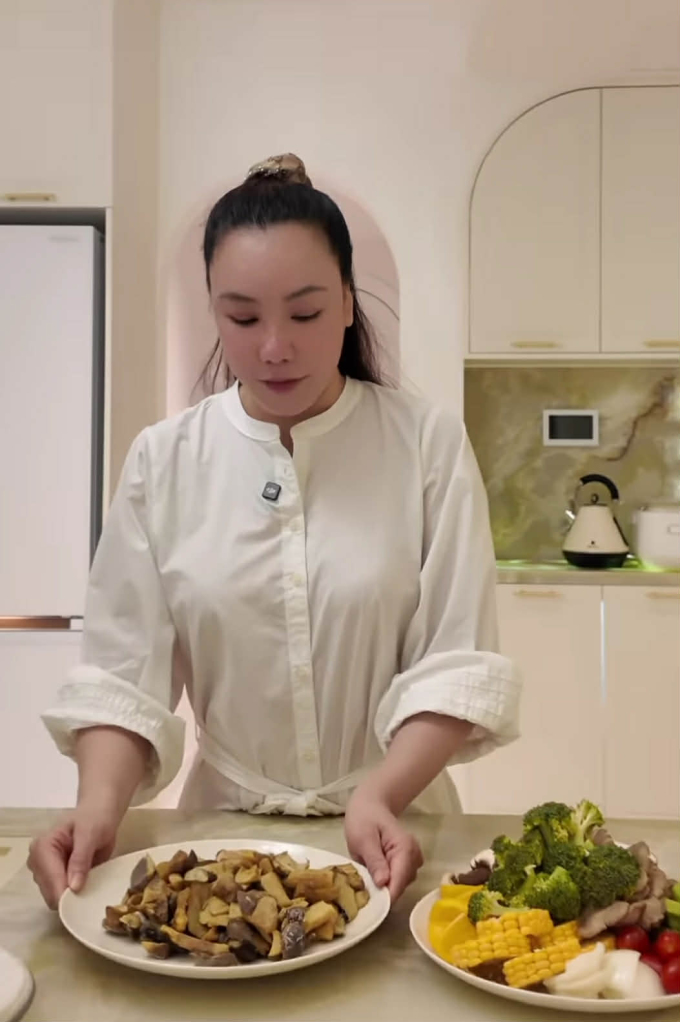 Món chay 'trọn vẹn hương vị đất trời' của Hồ Quỳnh Hương - Ảnh 1.