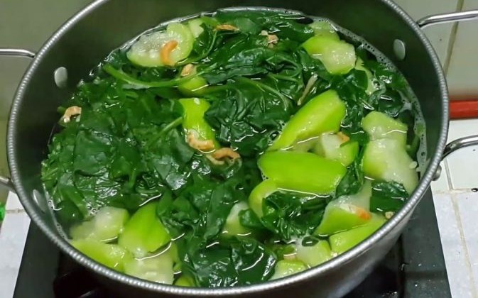 Loại rau đang b&aacute;n đầy chợ, gi&uacute;p hỗ trợ kiểm so&aacute;t đường huyết v&agrave; mỡ m&aacute;u, người Việt n&ecirc;n ăn thường xuy&ecirc;n hơn - Ảnh 3.