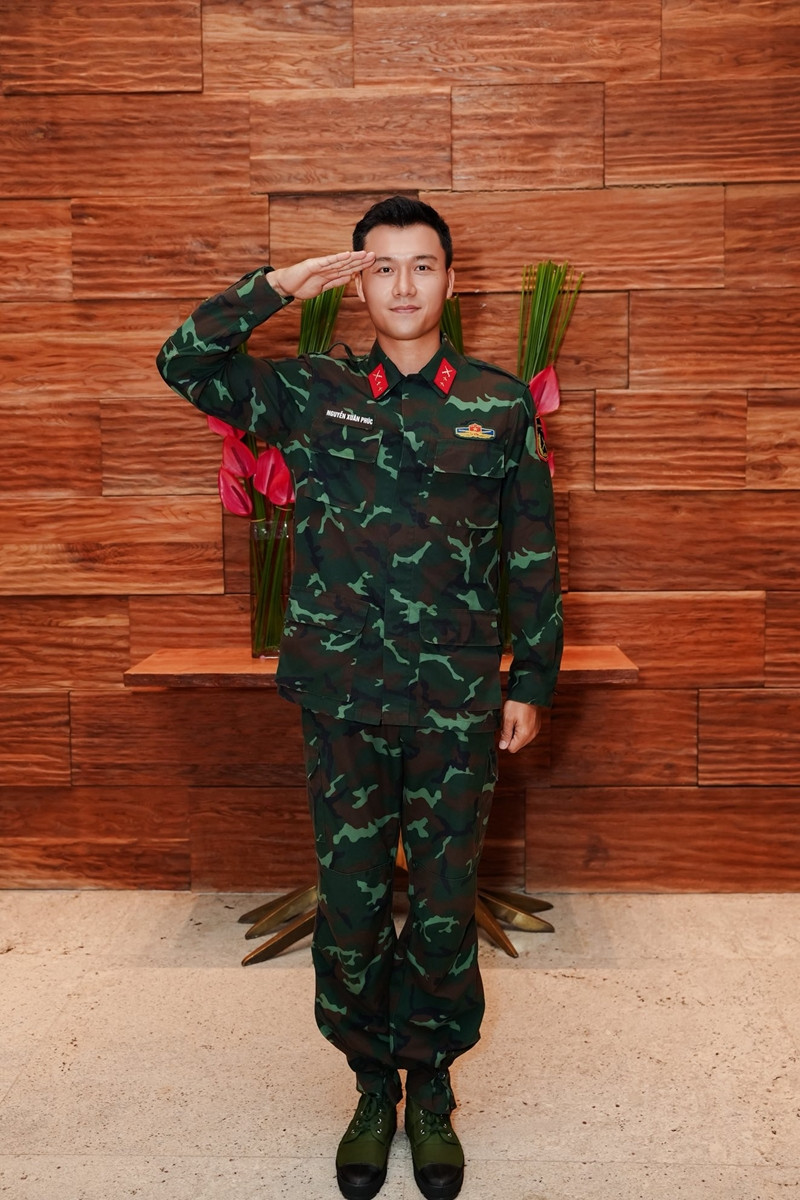 Nam vương 1m8 đóng cả vai công an lẫn giang hồ, vợ xoay từng đồng lúc tay trắng - Ảnh 6.
