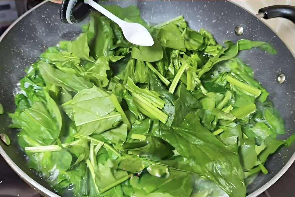 Hãy dùng 5 loại “rau an toàn”, không chứa thuốc trừ sâu để nấu 5 món ngon tốt cho sức khỏe trong mùa thu- Ảnh 3. Hãy dùng 5 loại “rau an toàn”, không chứa thuốc trừ sâu để nấu 5 món ngon tốt cho sức khỏe trong mùa thu- Ảnh 3.