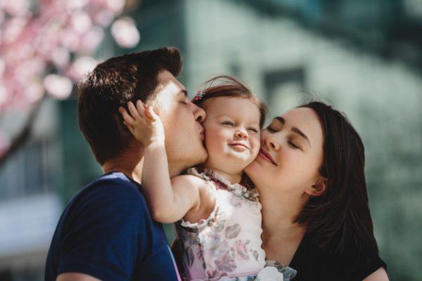 Những đứa trẻ 'ít được ôm ấp' khi lớn lên có thực sự độc lập hơn? - Ảnh 6.