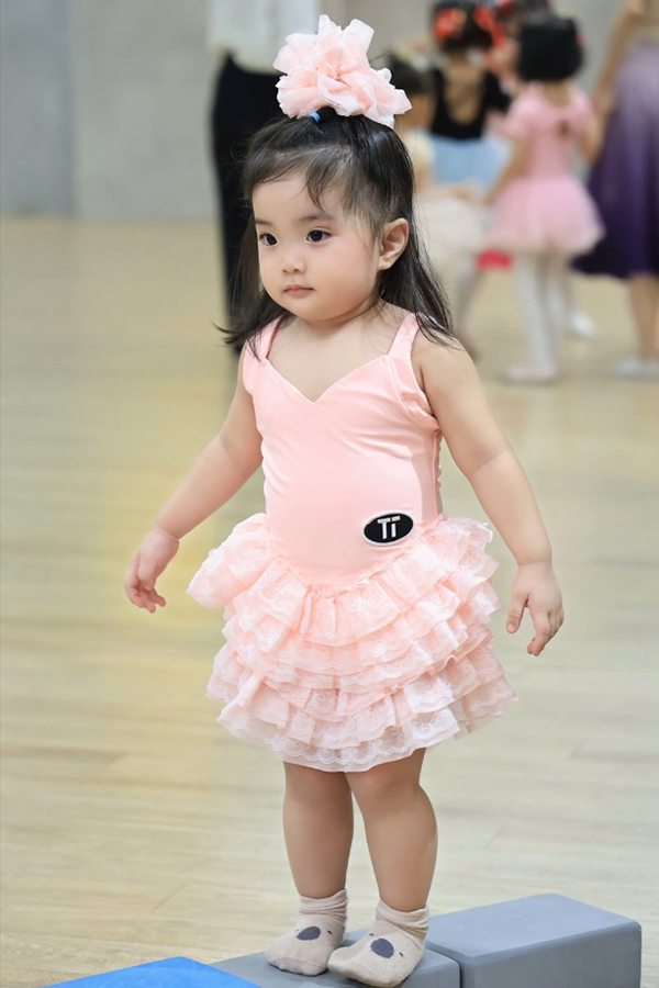 con-gai-khanh-thi-2-17604300016341811496892.jpg