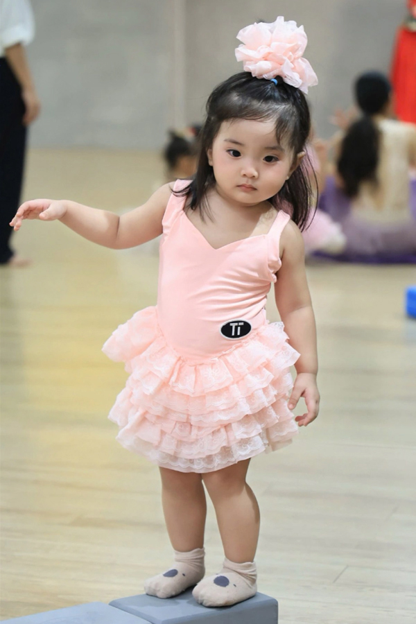 con-gai-khanh-thi-3-17604300016391697953083.jpg