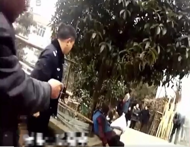 Mẹ già chết cóng giữa đêm lạnh, 4 con trai đùn đẩy vì 'chưa tới lịch chăm': Bi kịch của sự bất hiếu - Ảnh 1. Mẹ già chết cóng giữa đêm lạnh, 4 con trai đùn đẩy vì 'chưa tới lịch chăm': Bi kịch của sự bất hiếu - Ảnh 1.