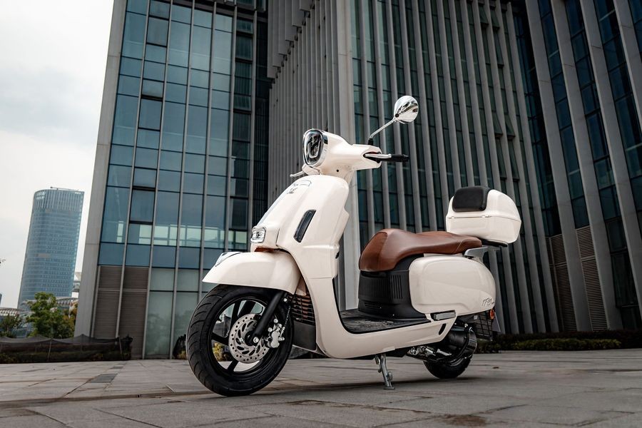 Xe ga 125cc giá 27 triệu đồng đẹp cổ điển, trang bị ngang SH Mode, rẻ hơn Vision, chỉ như xe số Wave Alpha - Ảnh 2. Xe ga 125cc giá 27 triệu đồng đẹp cổ điển, trang bị ngang SH Mode, rẻ hơn Vision, chỉ như xe số Wave Alpha - Ảnh 2.